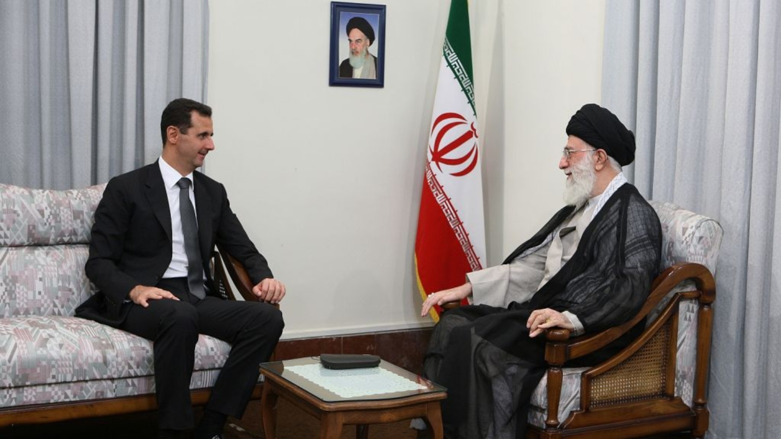 آیت‌الله خامنه‌ایی، رهبر جمهوری اسلامی ایران و بشار اسد، رئیس جمهور سوریە